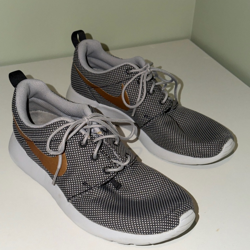 Nike Roshe Shoes - Gray and Gold - Women’s Size 7.5